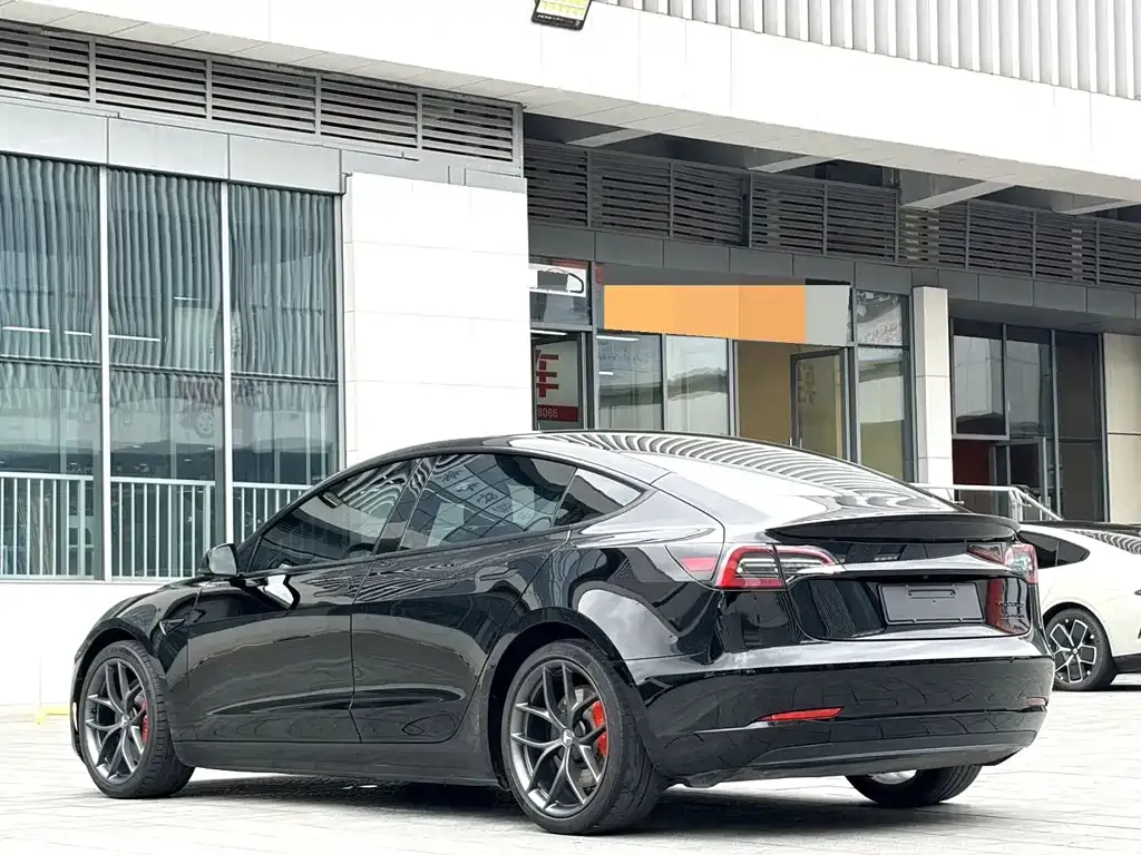 Tesla Model 3 — фото 5
