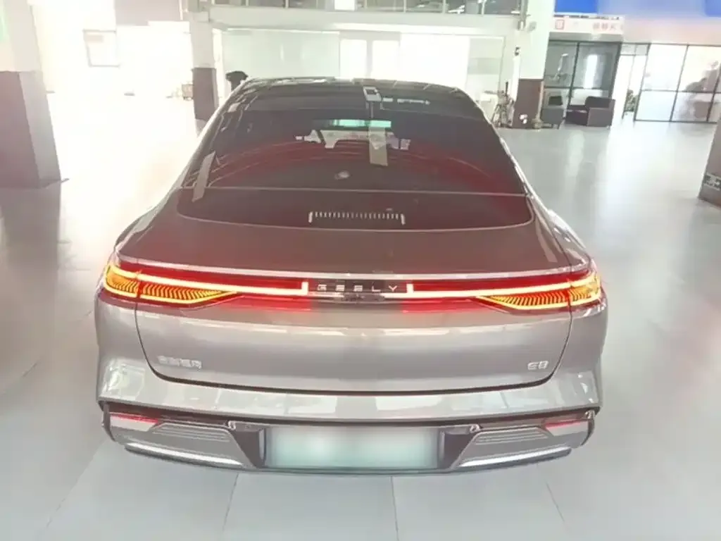 Geely Galaxy E8 — фото 10