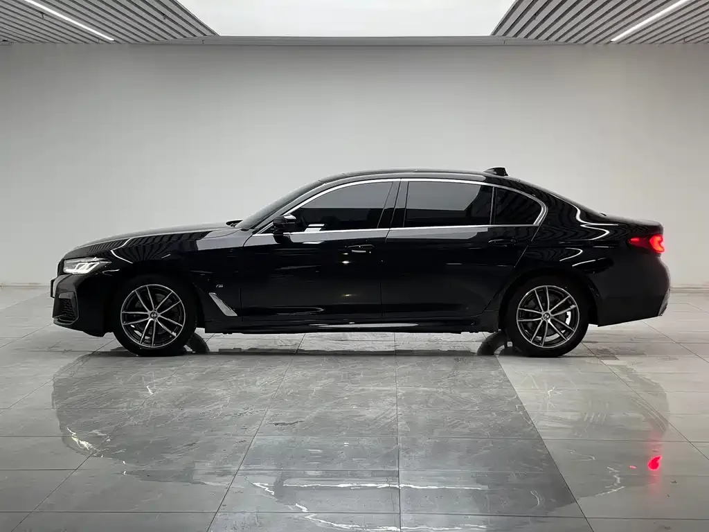 BMW 5 Series — фото 10