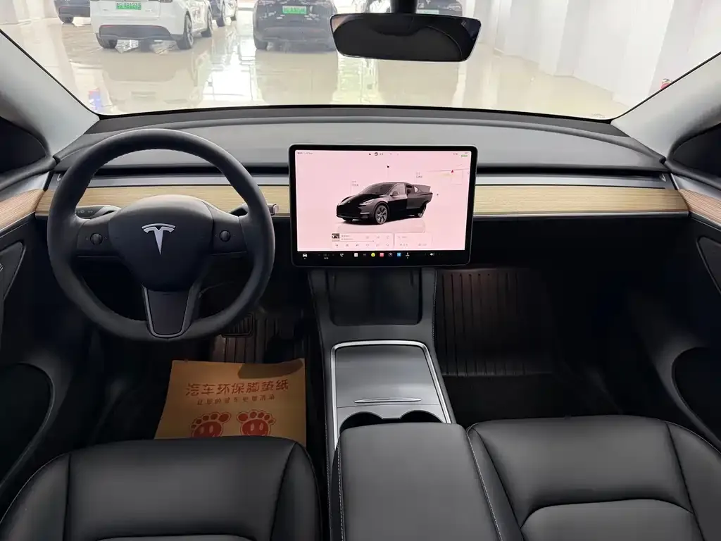Tesla Model Y — фото 3