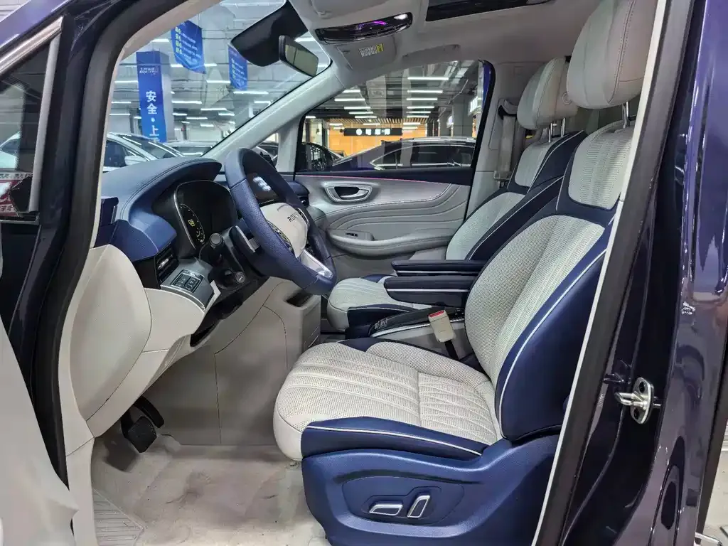 Roewe iMAX8 — фото 8