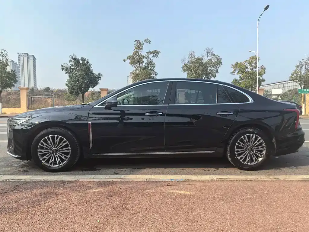 Hongqi H5 — фото 10