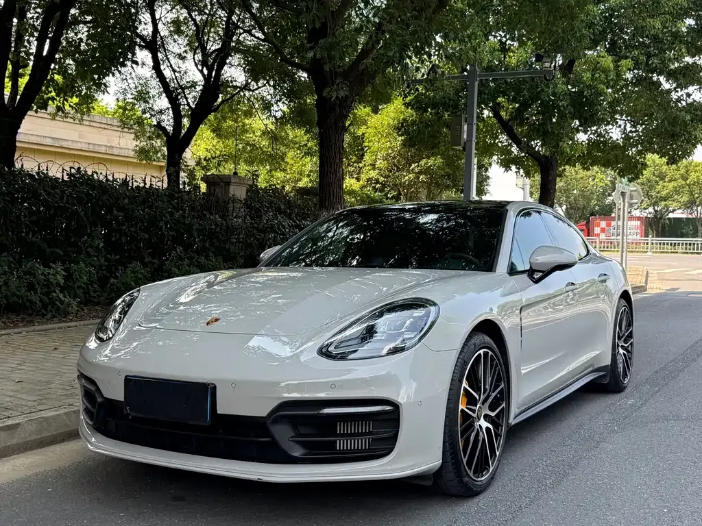 Porsche Panamera — фото 1