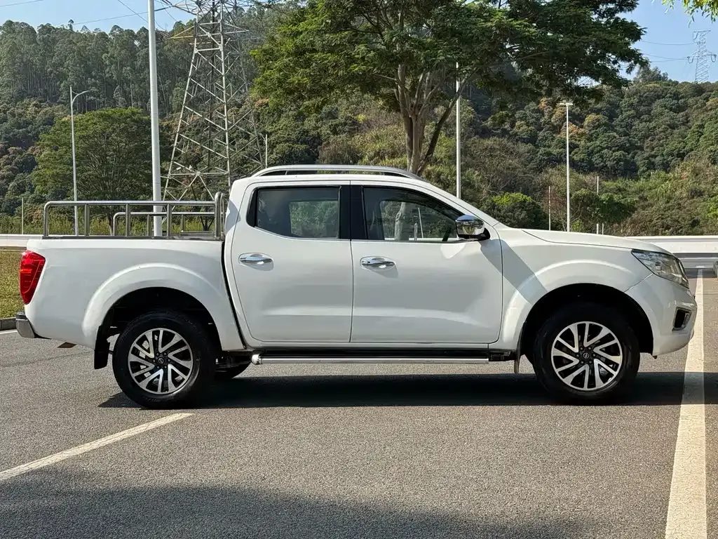 Nissan Navara — фото 9