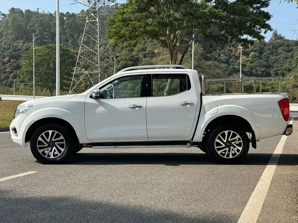 Nissan Navara — фото 10
