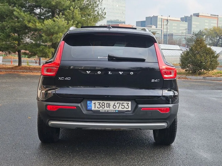 Volvo XC40 — фото 10