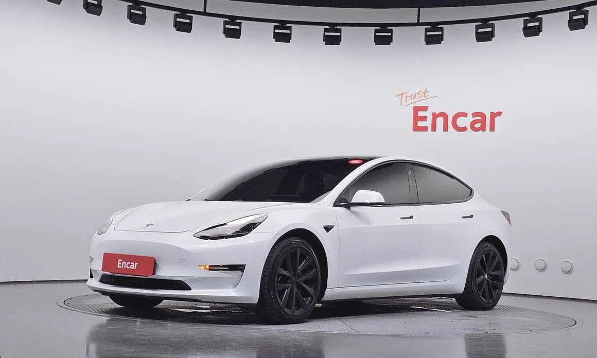 Tesla Model 3 — фото 1