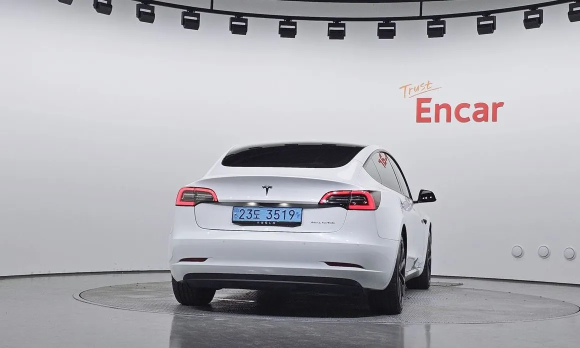 Tesla Model 3 — фото 2