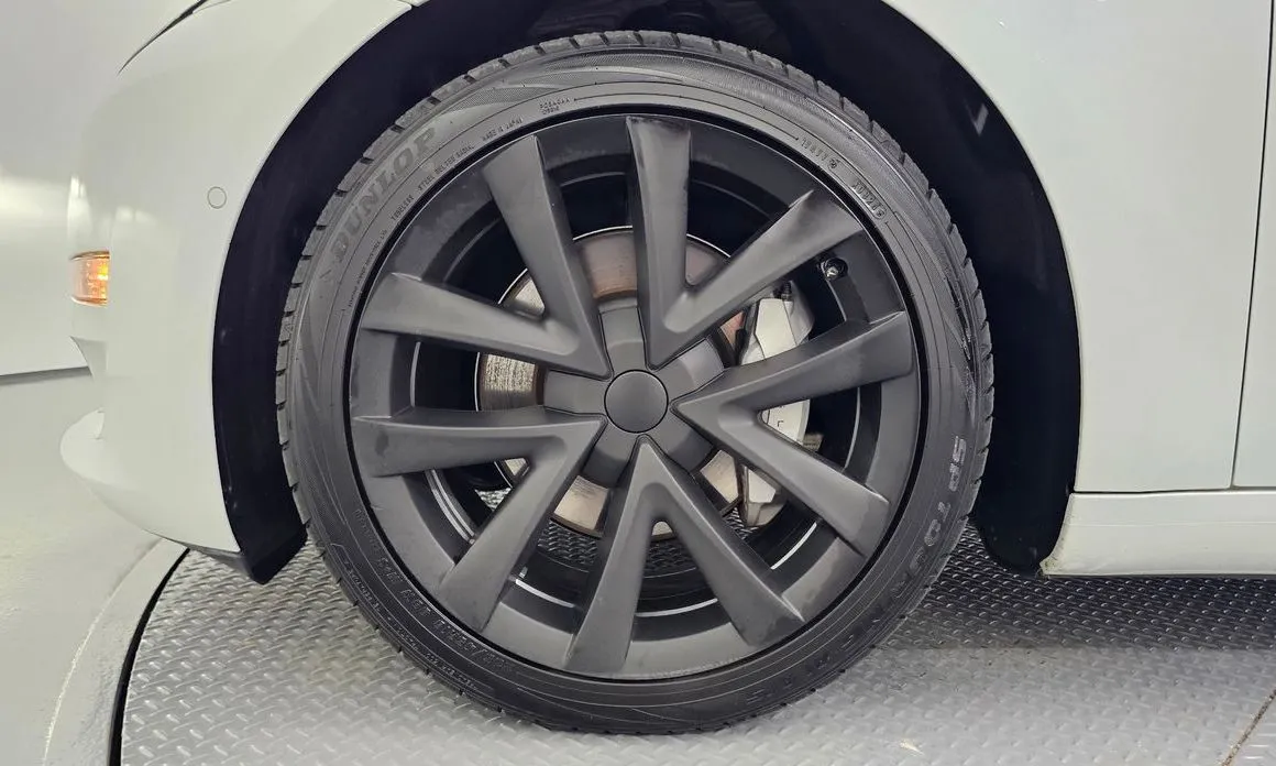 Tesla Model 3 — фото 10