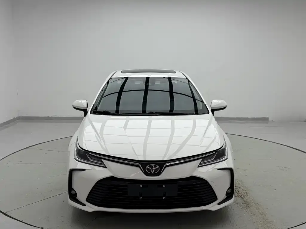 Toyota Corolla — фото 9