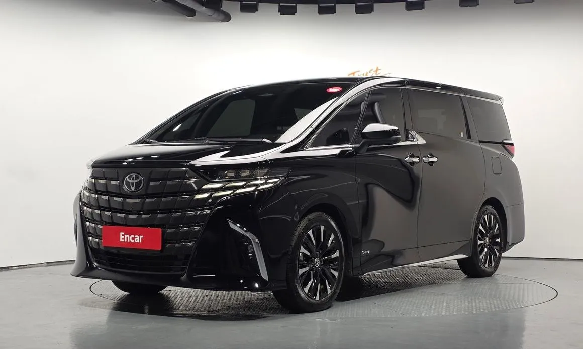 Toyota Alphard — фото 1