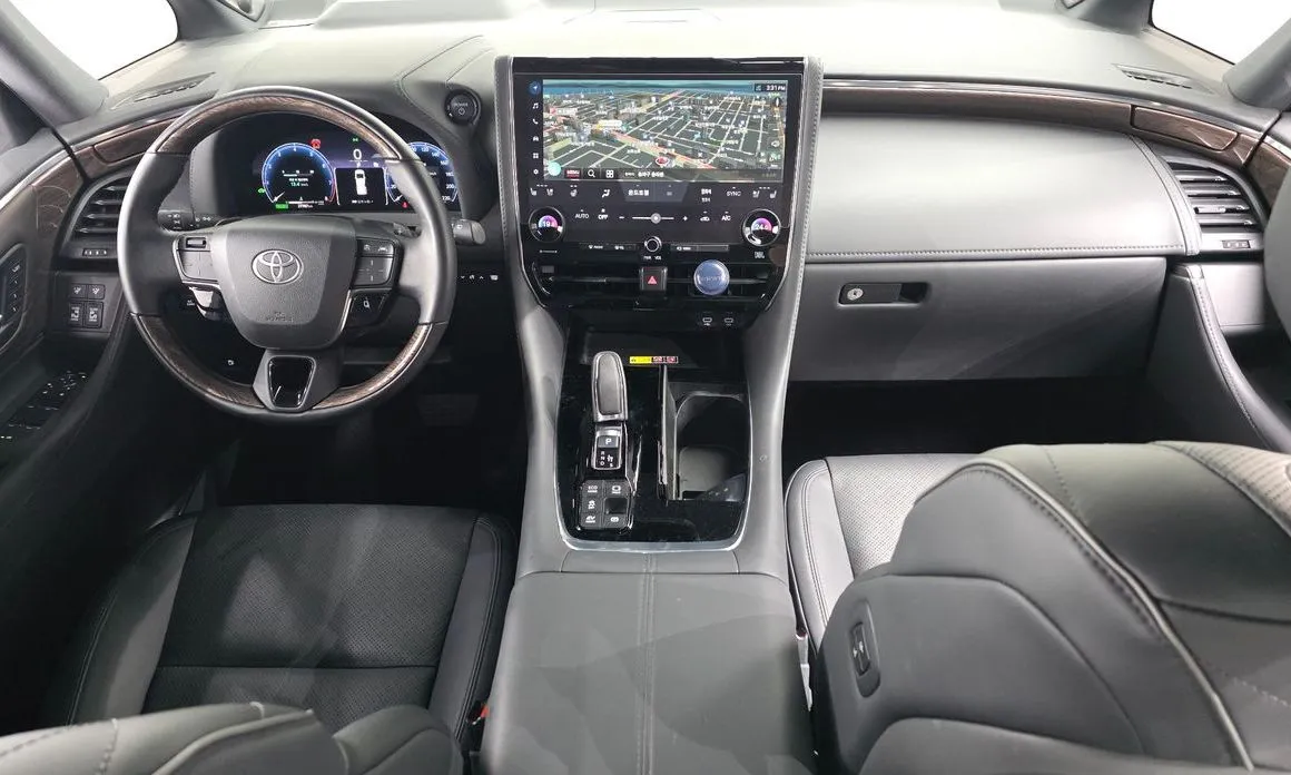 Toyota Alphard — фото 9