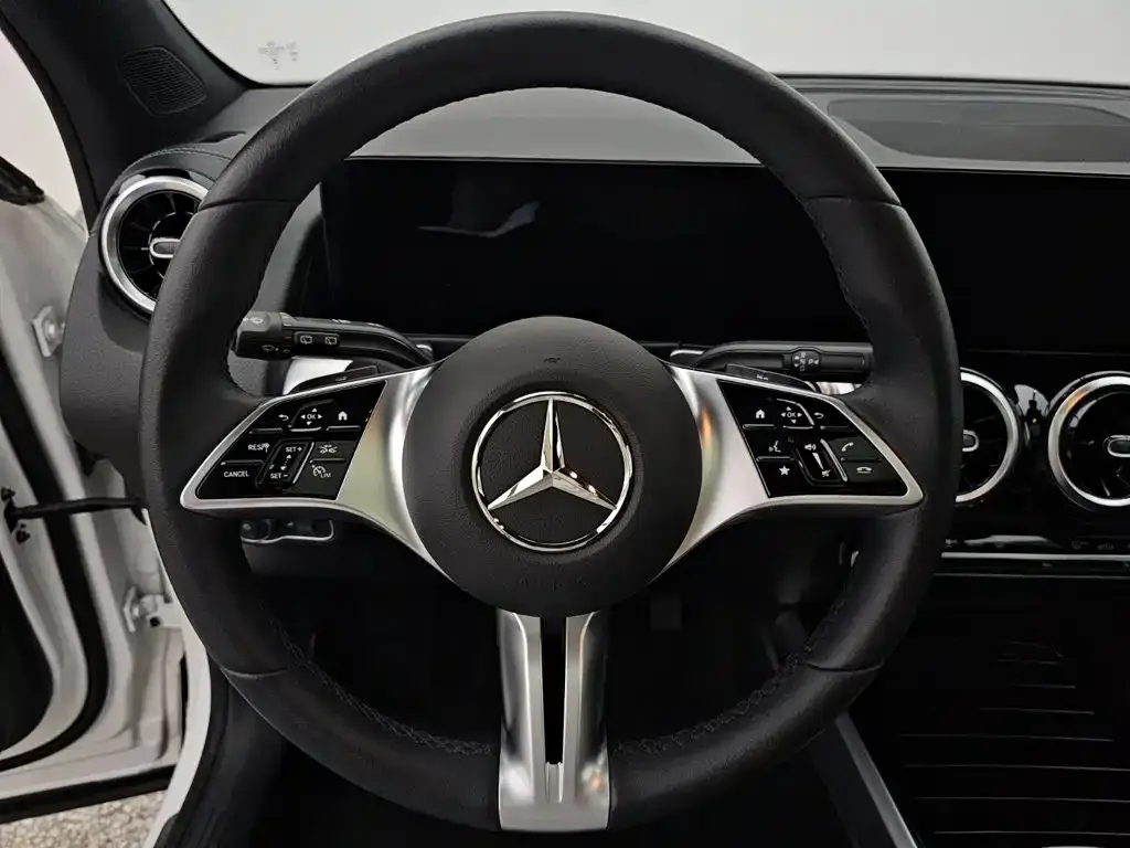 Mercedes-Benz GLB — фото 2