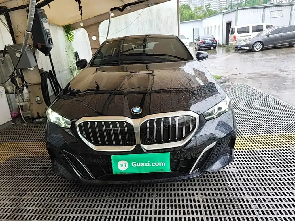 BMW 5 Series — фото 9