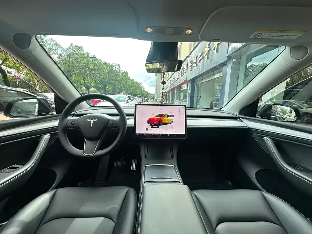 Tesla Model Y — фото 5