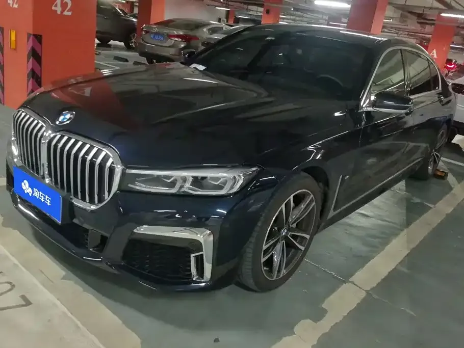BMW 7 Series — фото 1
