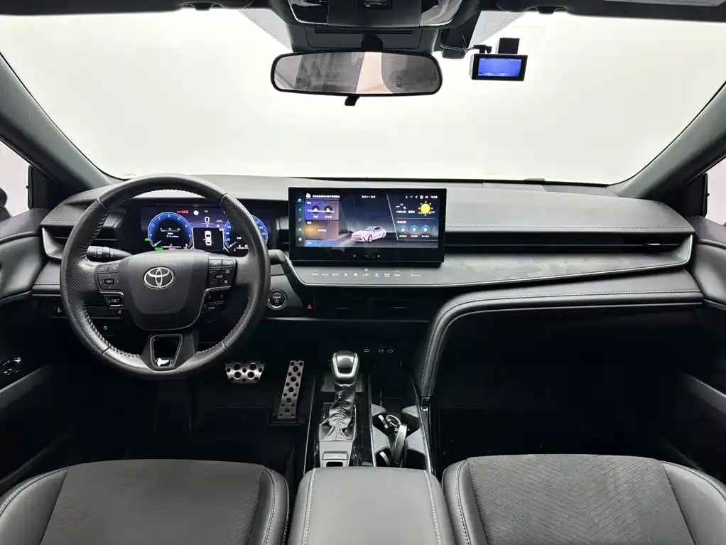 Toyota Camry — фото 8