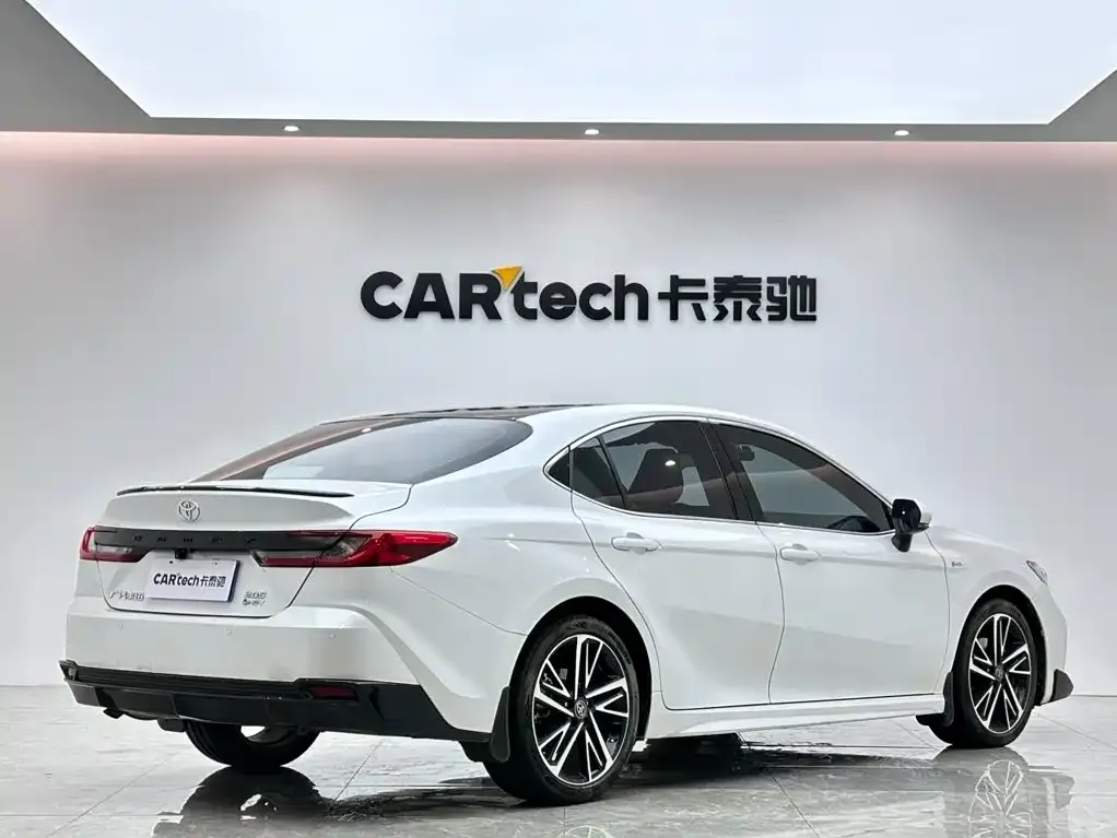 Toyota Camry — фото 7