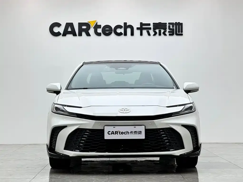 Toyota Camry — фото 6