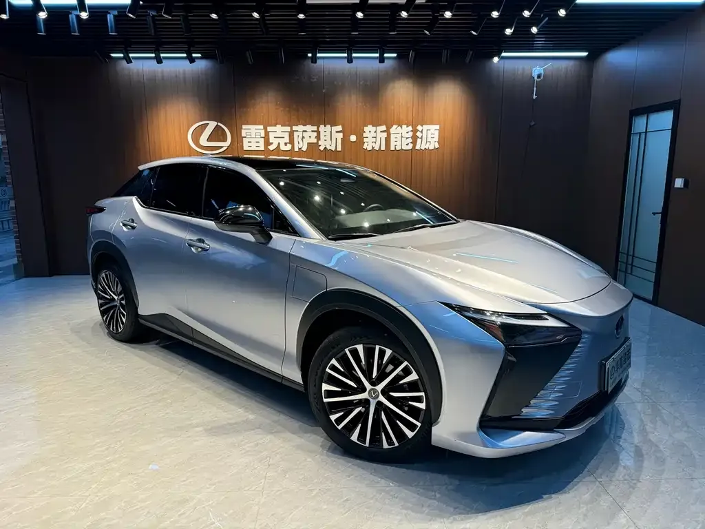 Lexus RZ — фото 1