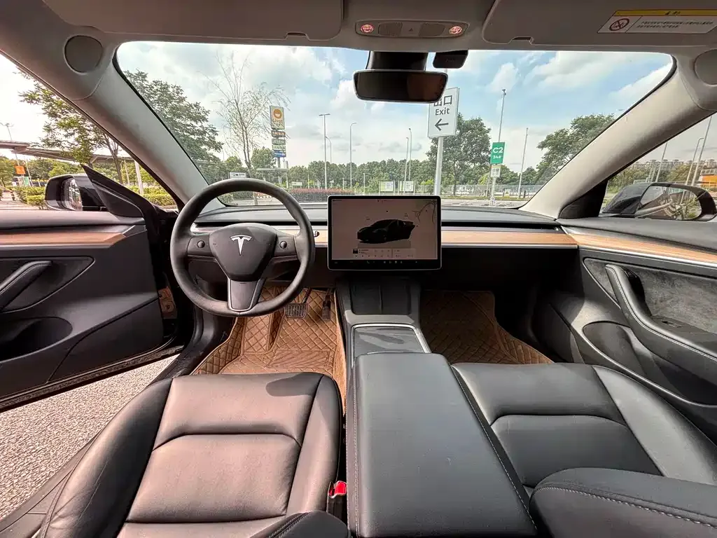 Tesla Model 3 — фото 9