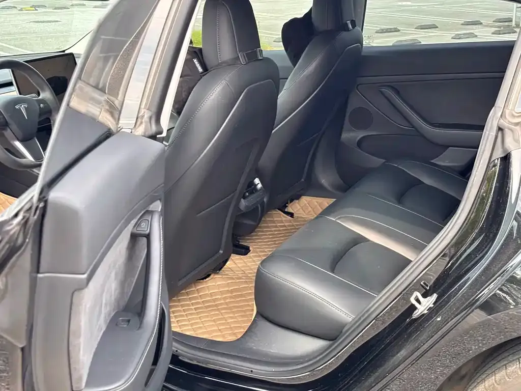 Tesla Model 3 — фото 2