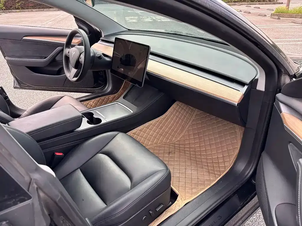 Tesla Model 3 — фото 4