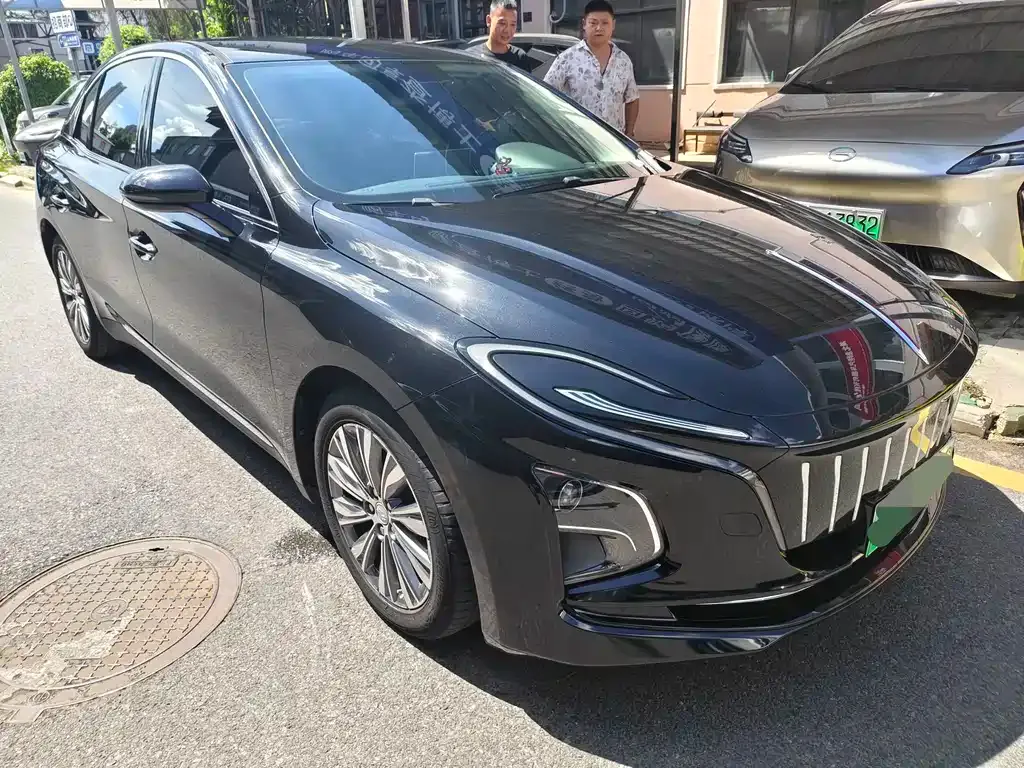 Hongqi E-QM5 — фото 1