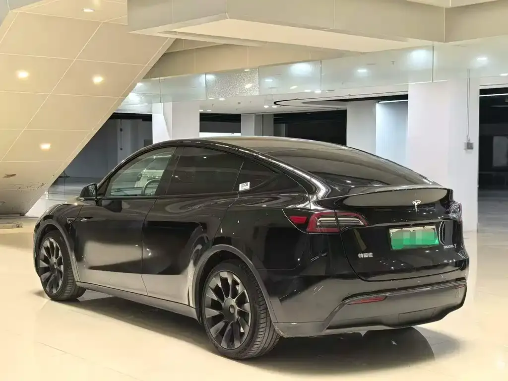 Tesla Model Y — фото 7