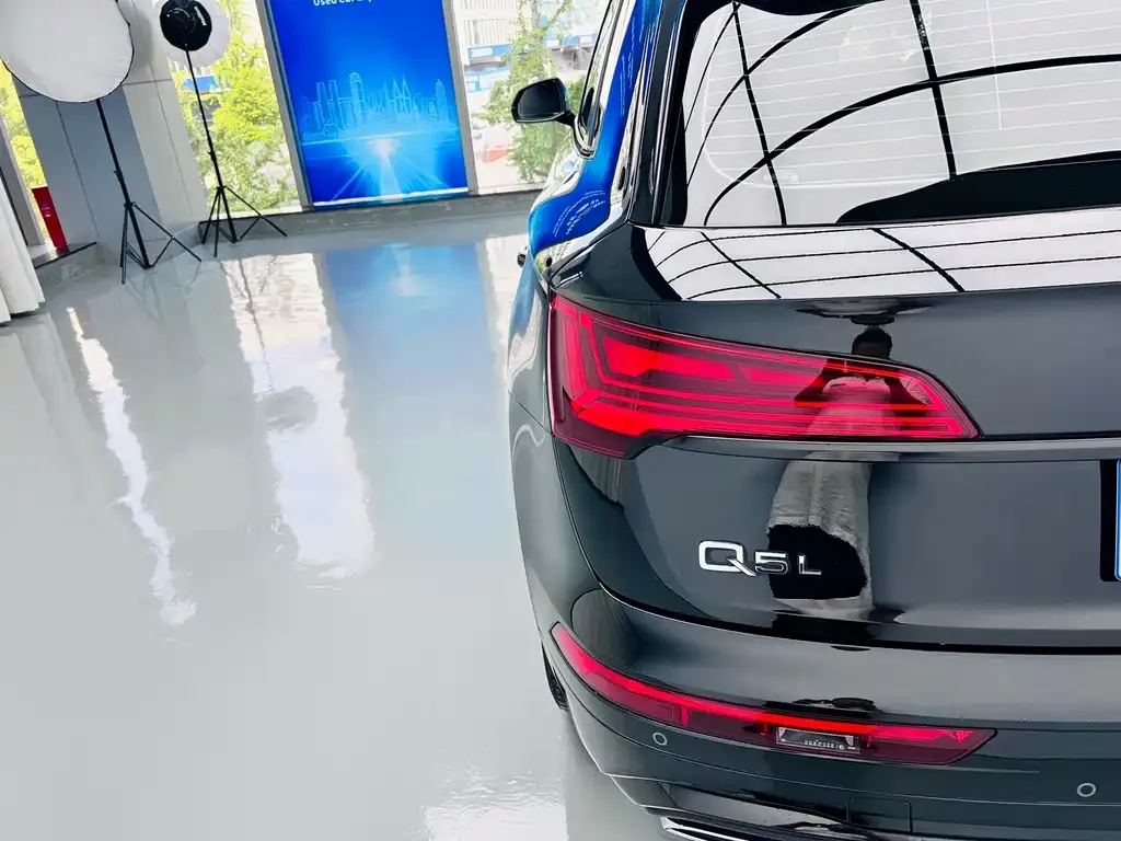 Audi Q5L — фото 6