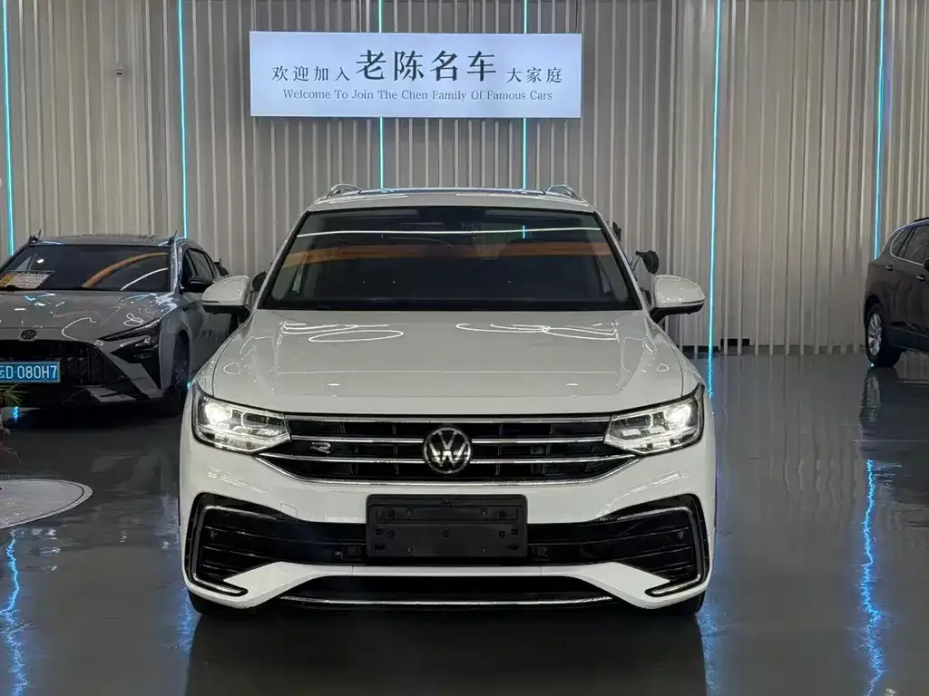 Volkswagen Tiguan L — фото 2
