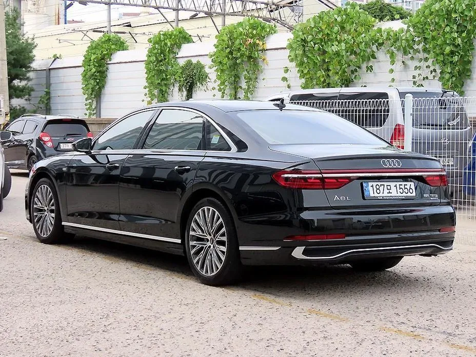 Audi A8 — фото 8
