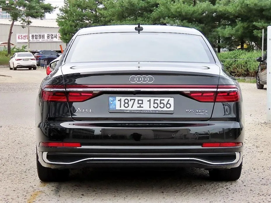 Audi A8 — фото 3