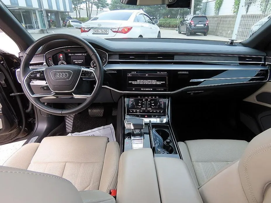 Audi A8 — фото 5