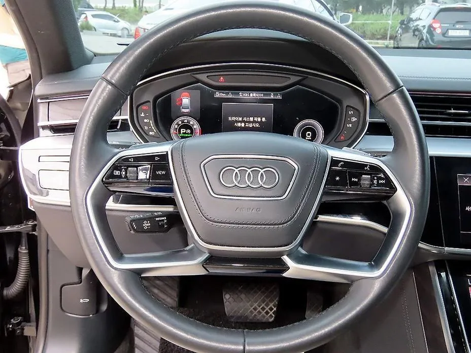 Audi A8 — фото 10