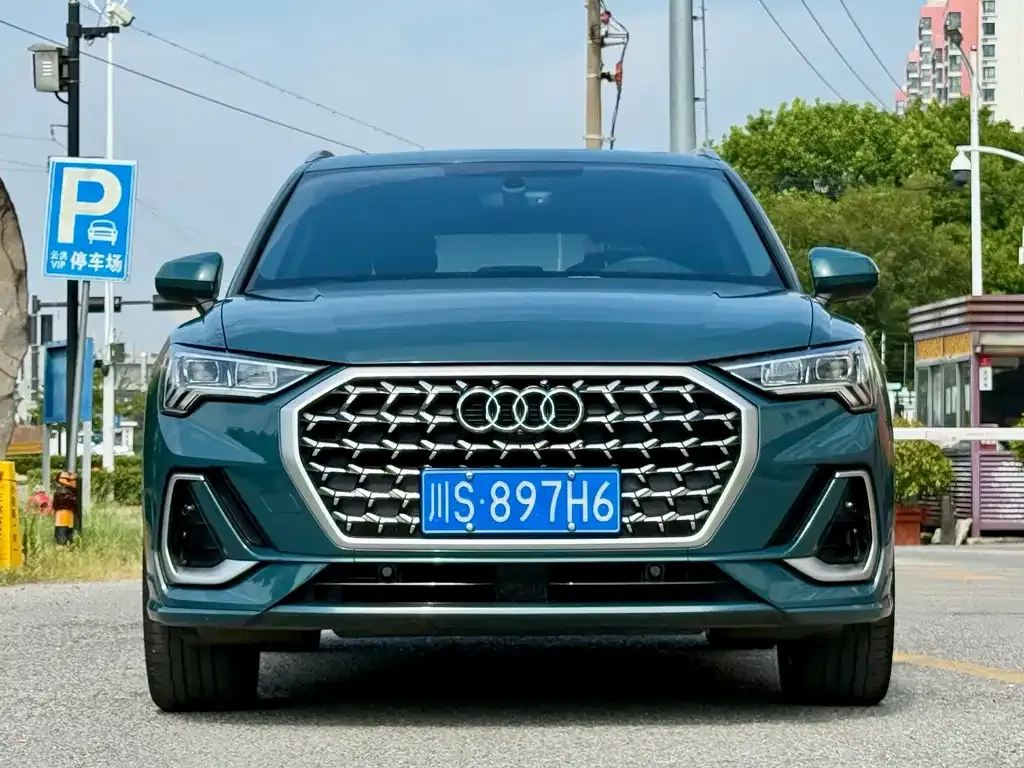 Audi Q3 — фото 1