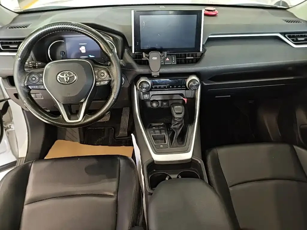 Toyota RAV4 — фото 6
