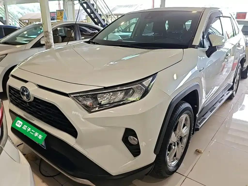 Toyota RAV4 — фото 5