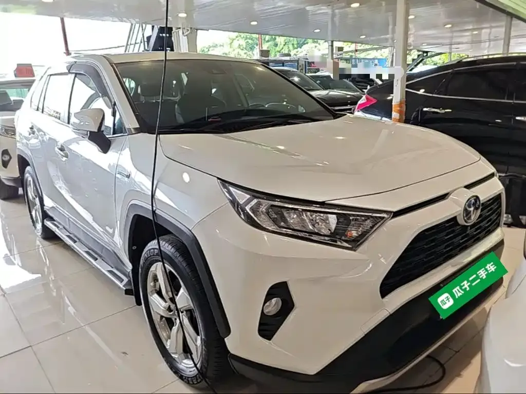 Toyota RAV4 — фото 4