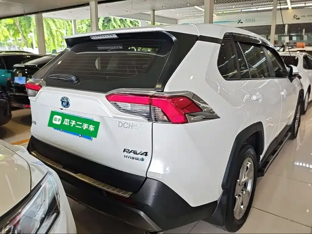 Toyota RAV4 — фото 9