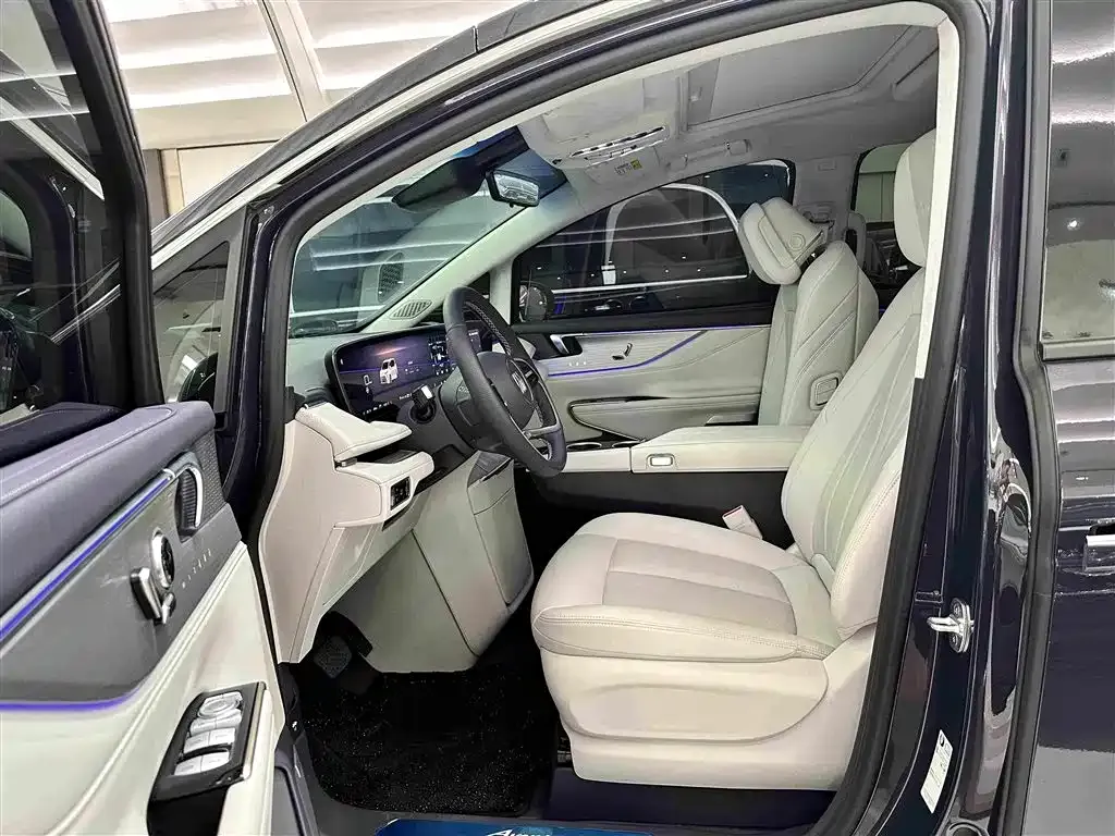 Buick GL8 Hybrid — фото 10