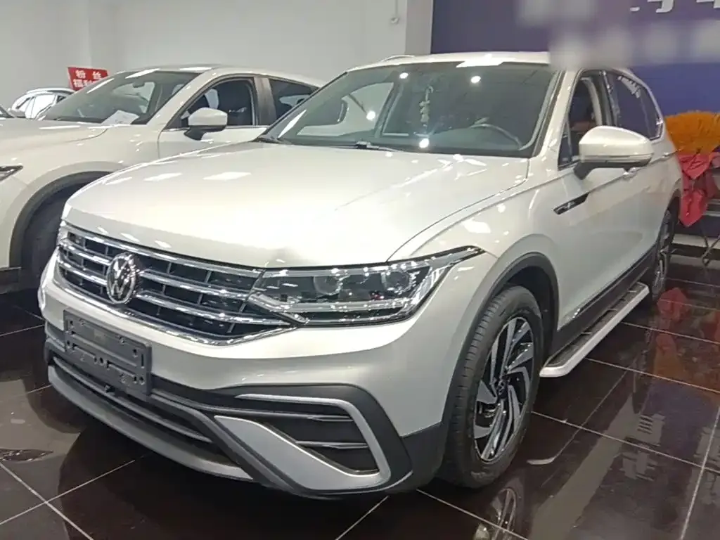 Volkswagen Tiguan L — фото 1