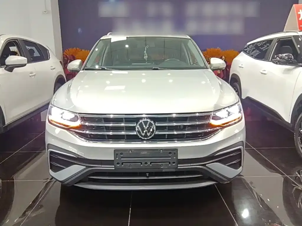 Volkswagen Tiguan L — фото 2