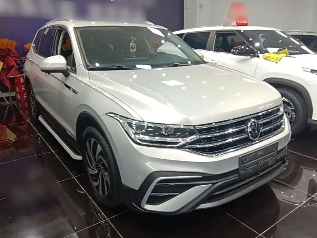 Volkswagen Tiguan L — фото 9