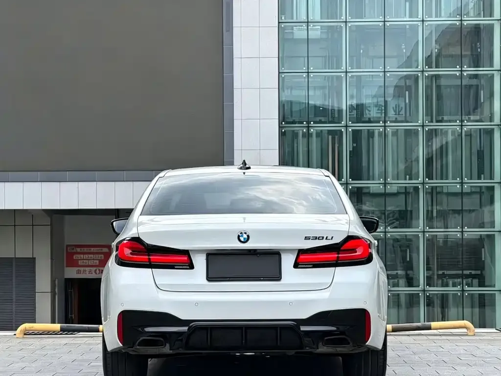BMW 5 Series — фото 9