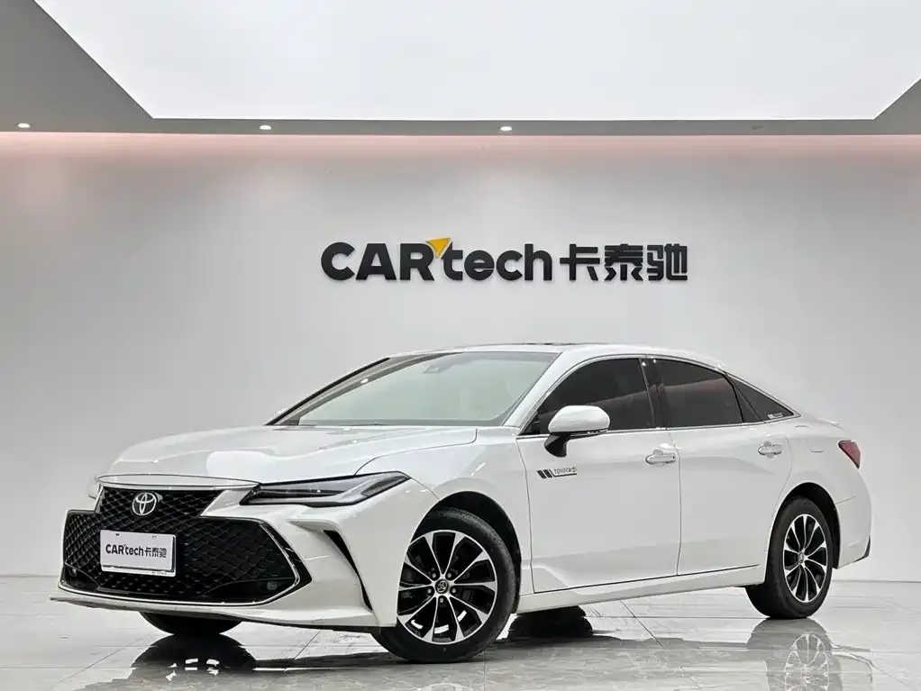 Toyota Avalon — фото 1