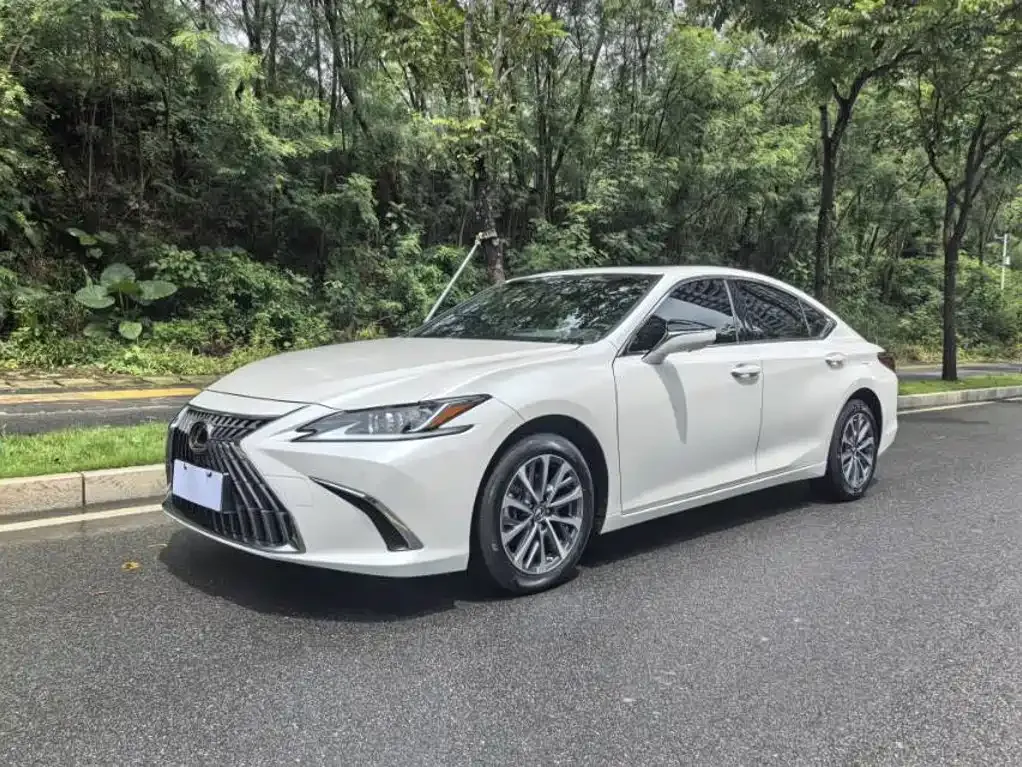 Lexus ES — фото 1