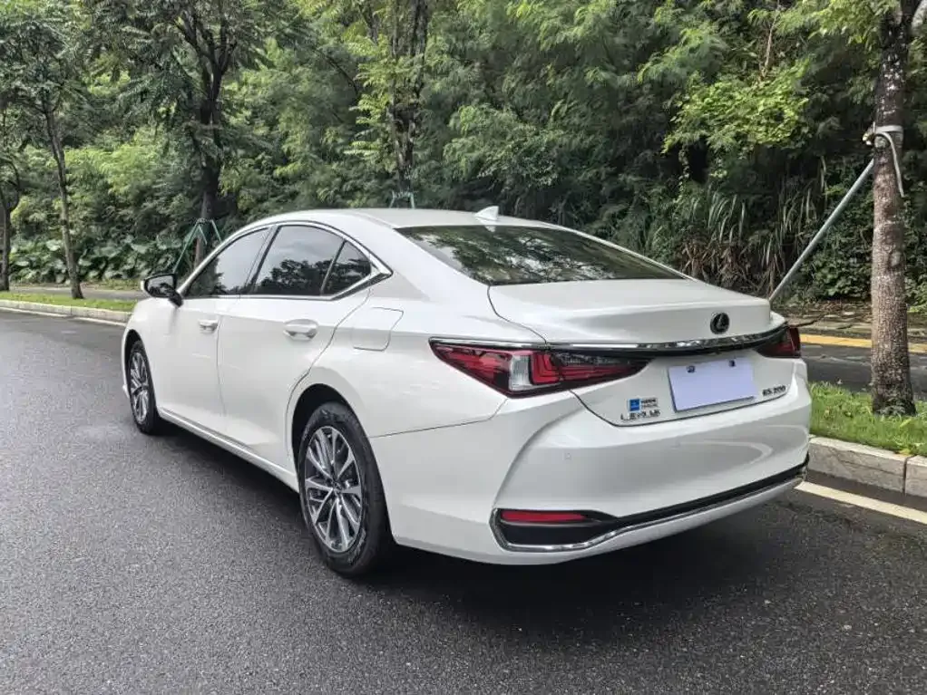 Lexus ES — фото 4
