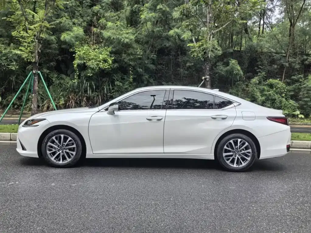 Lexus ES — фото 8