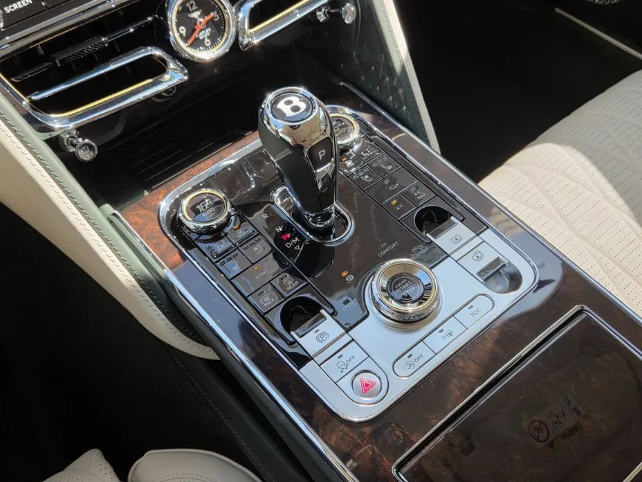 Bentley Flying Spur — фото 2